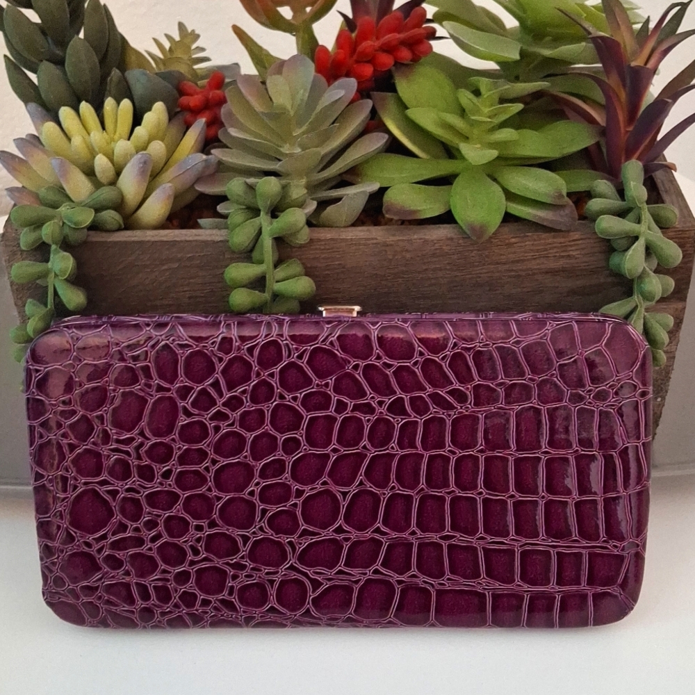 Elegant Purple Crocodile Patterned Women's Wallet